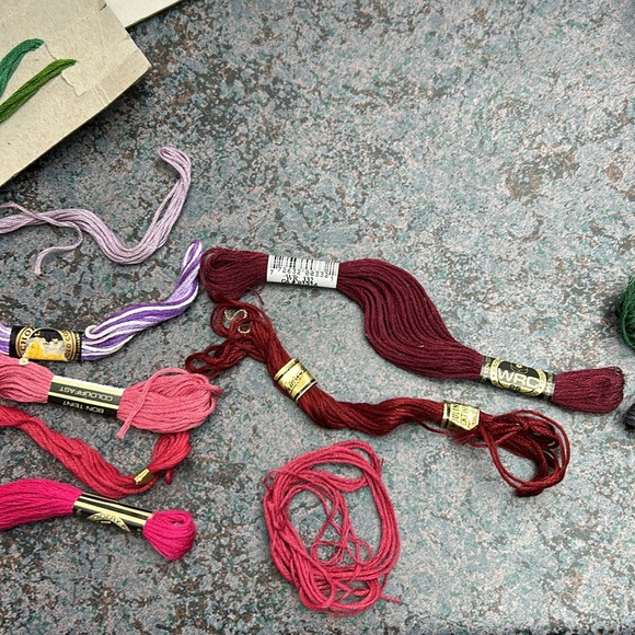 Embroidery Floss Lot with Cross Stitch Fabric - Picture 12 of 13